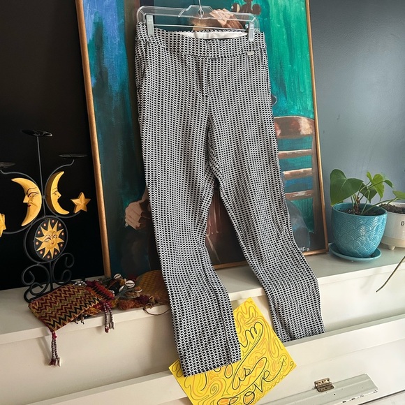 ALFRED SUNG Monochrome Patterned Cropped Pants 4 - Picture 9 of 16